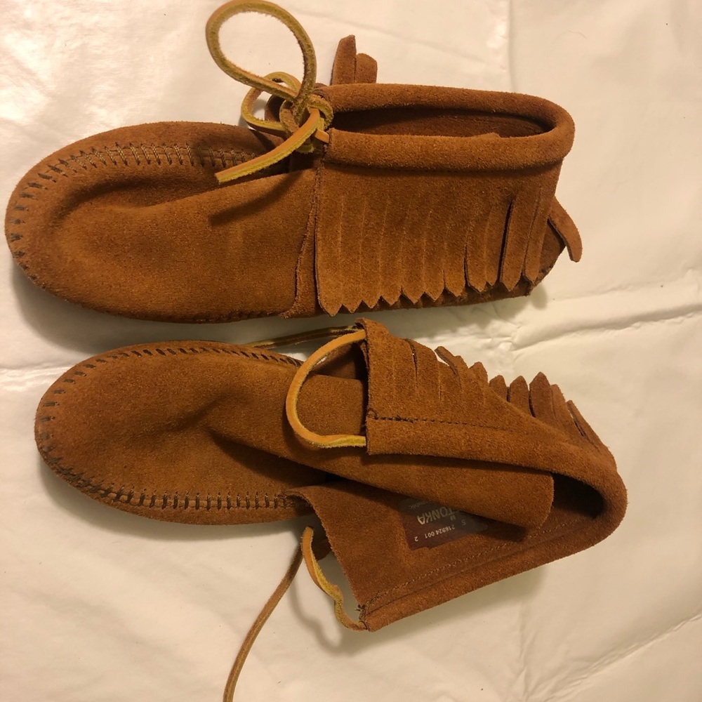 Minnetonka leather moccasins women’s size 5